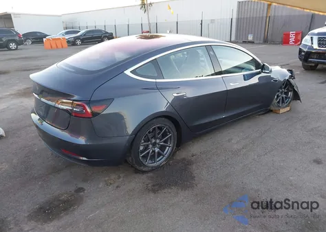 2018 Tesla Model 3 Long Range/Mid Range z USA, uszkodzony, nr VIN 5YJ3E1EA4JF002844